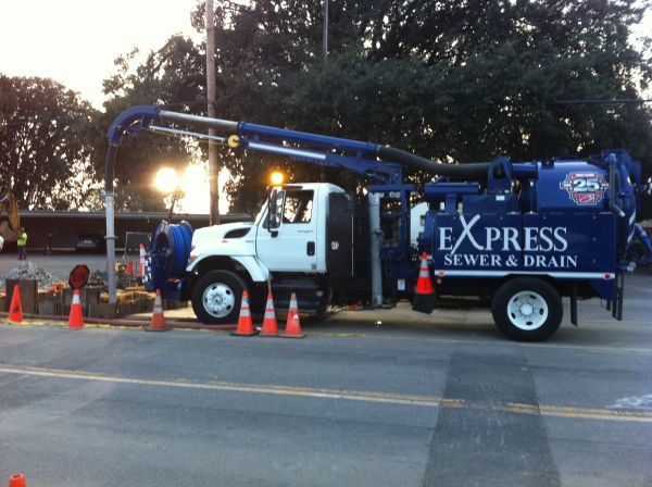 Express_Sewer_And_Drain_Vac_Con_Truck1-resized-600